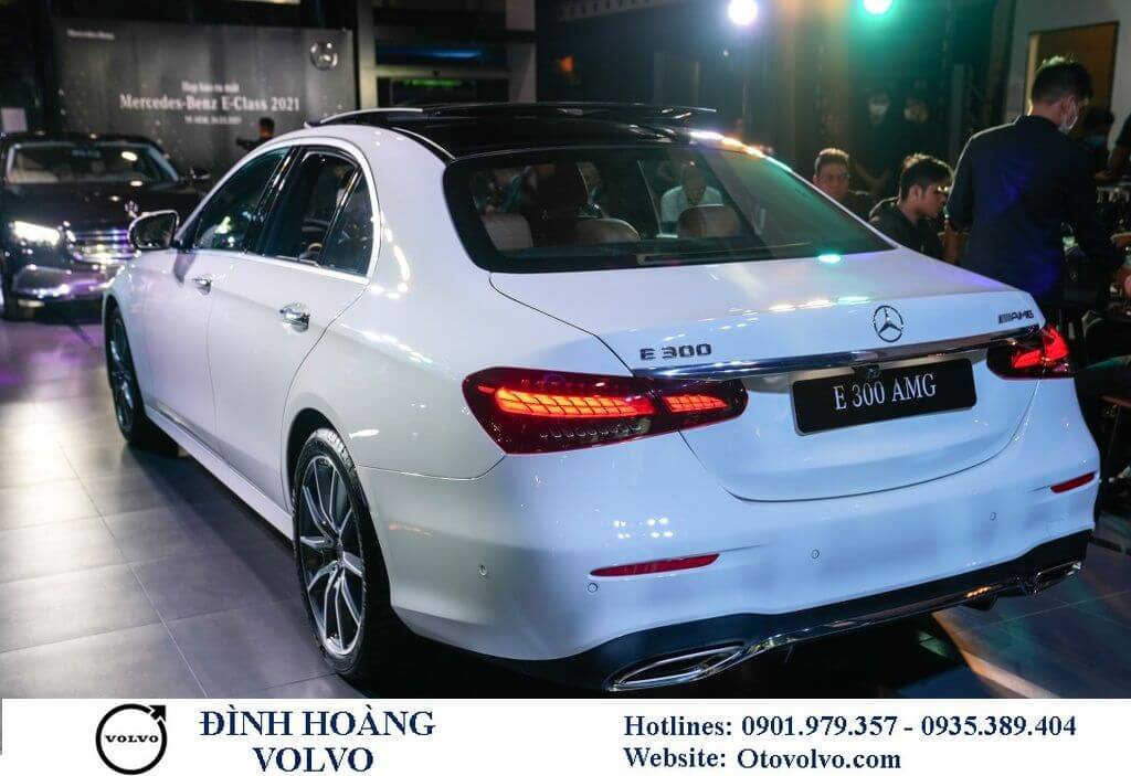 So sánh Volvo S90 và Mercedes E 300 AMG 2023