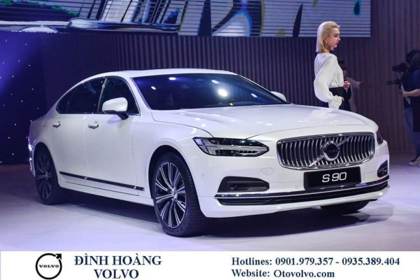 So sánh Volvo S90 và Mercedes E 300 AMG 2023