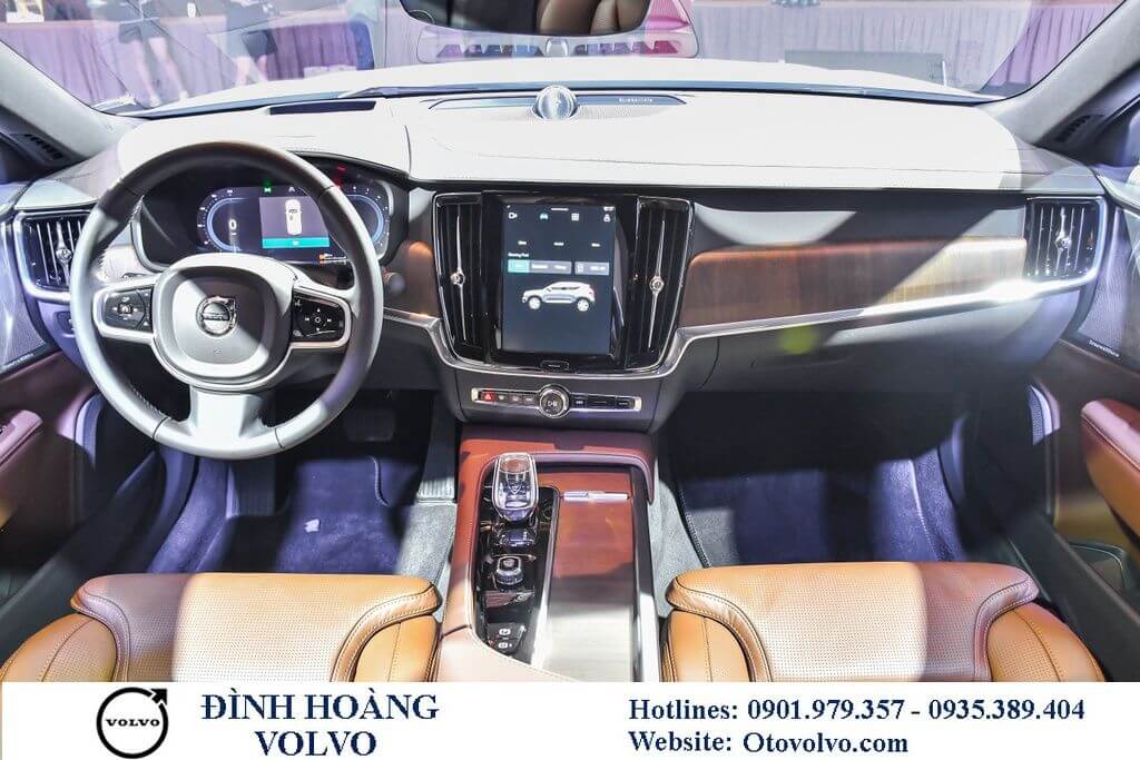 So sánh Volvo S90 và Mercedes E 300 AMG 2023