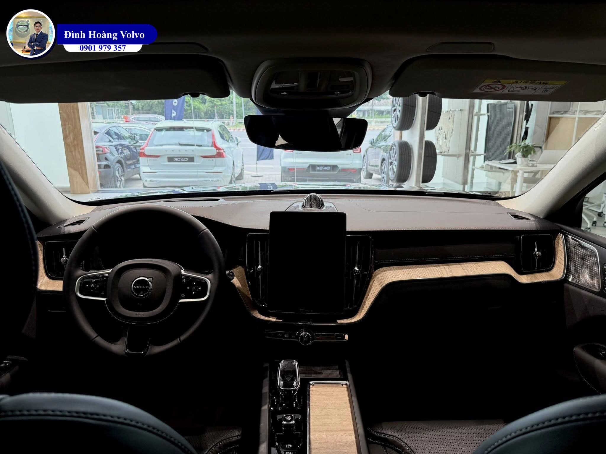 Volvo XC60 2026 màu Xanh Forest Lake Đình Hoàng Volvo Car Đà Nẵng 4 Volvo XC60 2026 màu Xanh Forest Lake Đình Hoàng Volvo Car Đà Nẵng 4