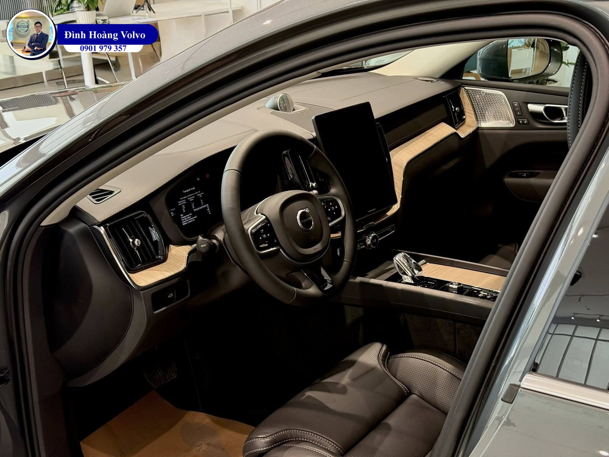 Volvo XC60 2026 màu Xanh Forest Lake Đình Hoàng Volvo Car Đà Nẵng 6 Volvo XC60 2026 màu Xanh Forest Lake Đình Hoàng Volvo Car Đà Nẵng 6