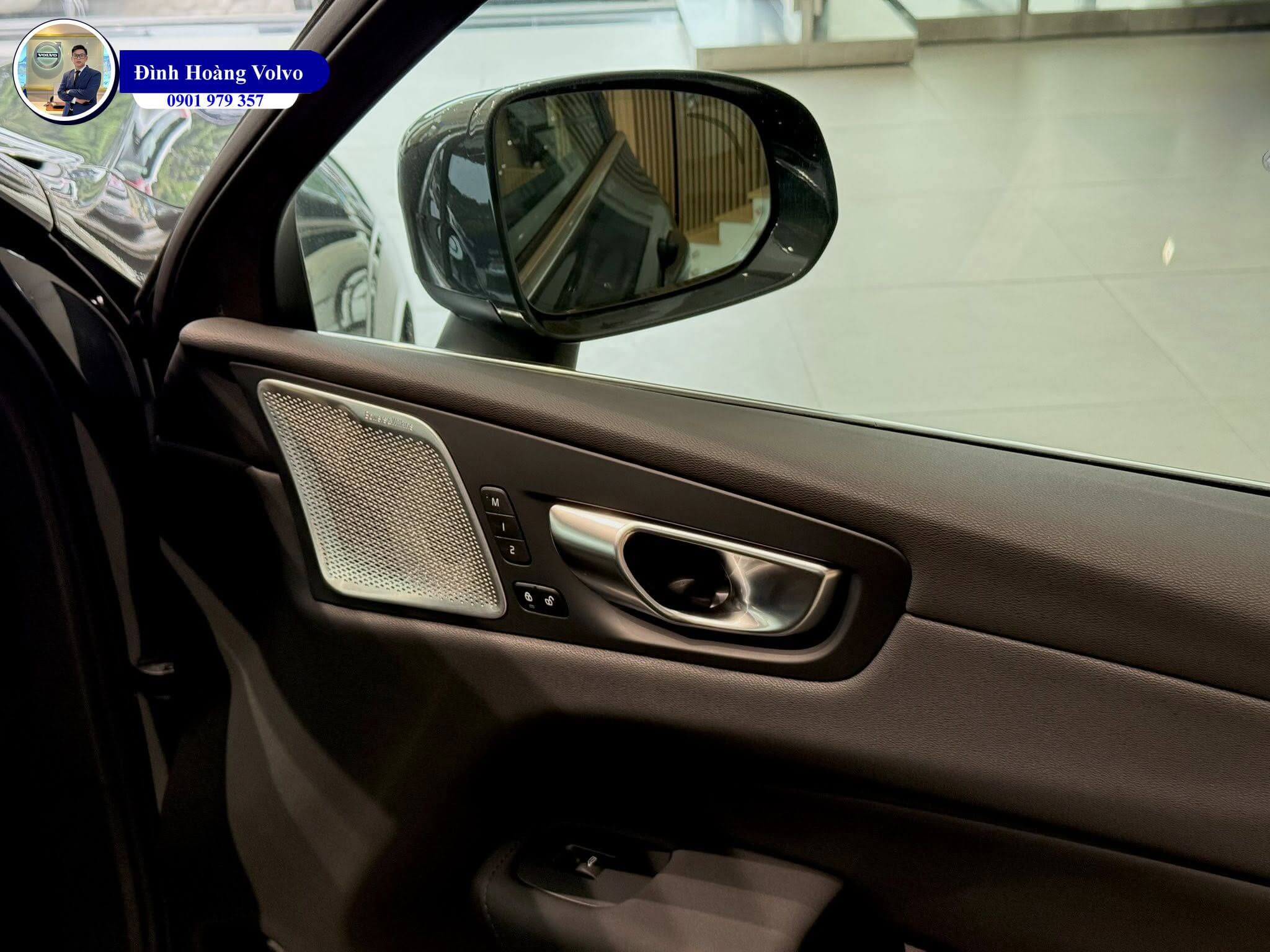 Volvo XC60 2026 màu Xanh Forest Lake Đình Hoàng Volvo Car Đà Nẵng 8