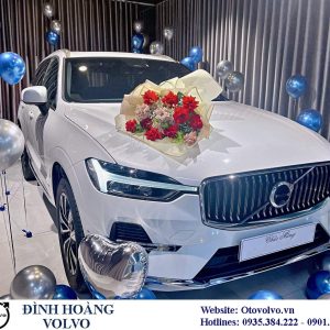 Hình ảnh Volvo XC60 B6 Ultimate màu trắng 2023 tại Volvo Đà Nẵng
