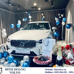 Hình ảnh Volvo XC60 B6 Ultimate màu trắng 2023 tại Volvo Đà Nẵng