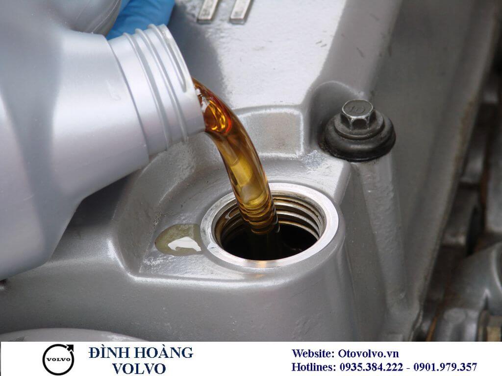 Chọn dầu nhớt động cơ ô tô sao cho đúng ? Đình Hoàng Volvo Đà Nẵng