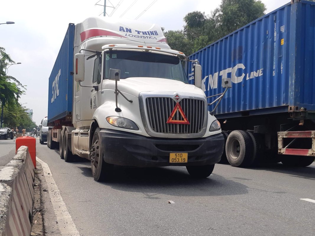 Vượt xe sao cho an toàn - Kinh nghiệm cho lái mới Volvo Đà Nẵng