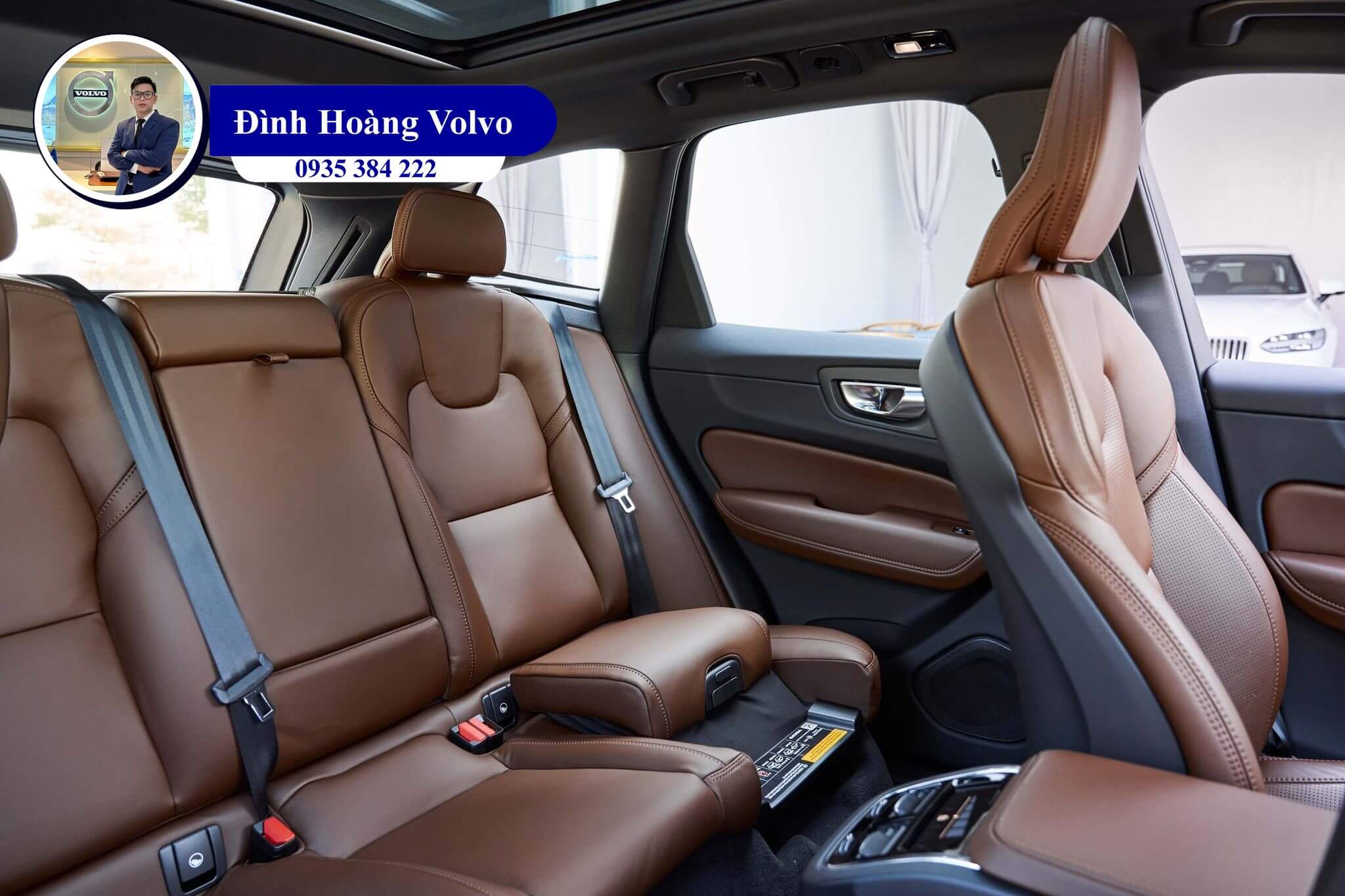 Hình ảnh thực tế chi tiết Volvo XC60 Ultimate 2023 Màu Đen Onyx Black nội thất Nâu Maroon - Đình Hoàng Volvo