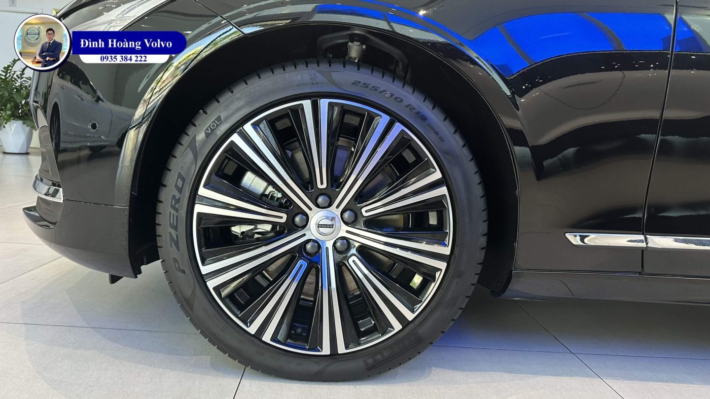 Hình ảnh Volvo S90L Ultimate 2023 Màu đen nội thất nâu tại Đà Nẵng