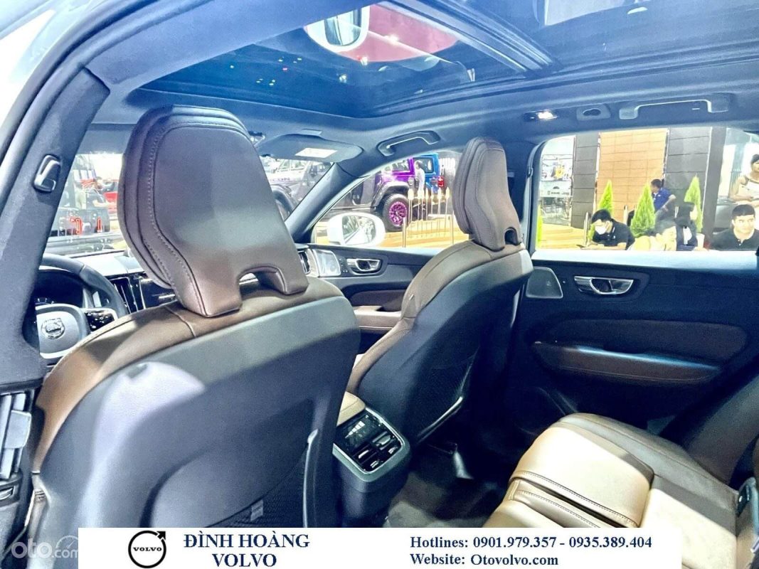 Hình ảnh Volvo XC60 B6 Ultimate màu trắng 2023 tại Volvo Đà Nẵng