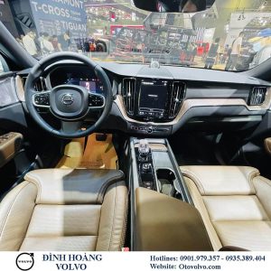 Hình ảnh Volvo XC60 B6 Ultimate màu trắng 2023 tại Volvo Đà Nẵng