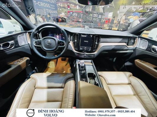 Hình ảnh Volvo XC60 B6 Ultimate màu trắng 2023 tại Volvo Đà Nẵng