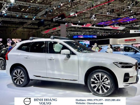 Hình ảnh Volvo XC60 B6 Ultimate màu trắng 2023 tại Volvo Đà Nẵng