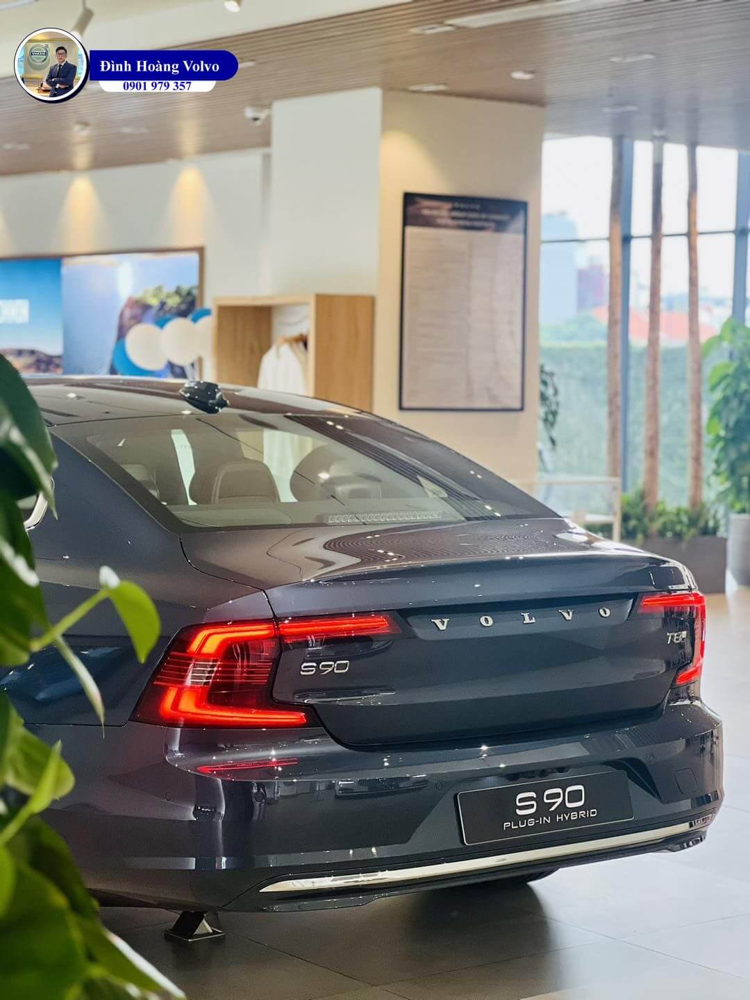 Hình ảnh thực tế chi tiết Volvo S90L T8 Plug in Hybrid Ultra 2025 Màu Xanh Dương Denim Blue nội thất Nâu - Đình Hoàng Volvo Car Đà Nẵng