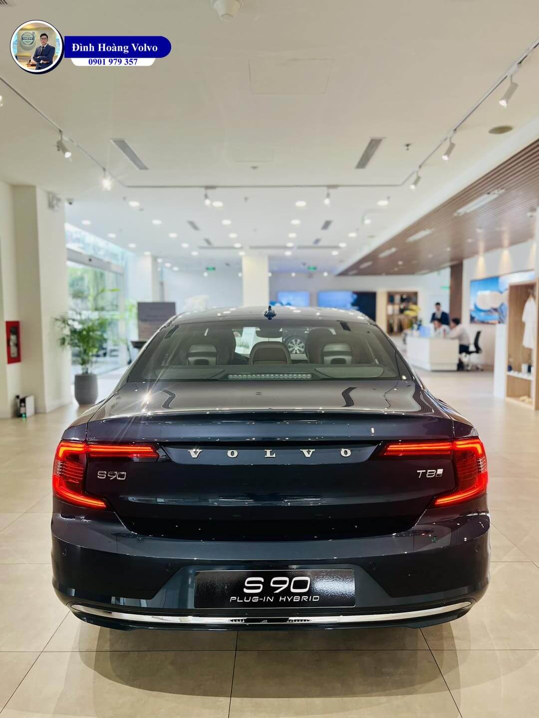 Hình ảnh thực tế chi tiết Volvo S90L T8 Plug in Hybrid Ultra 2025 Màu Xanh Dương Denim Blue nội thất Nâu - Đình Hoàng Volvo Car Đà Nẵng