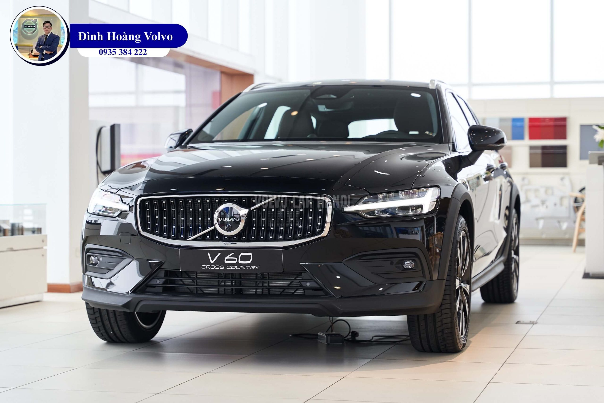 Hình ảnh thực tế chi tiết Volvo V60 B5 Ultimate 2023 Màu Đen Black Stone nội thất Nâu Maroon và Đen Charcoal - Đình Hoàng Vovo