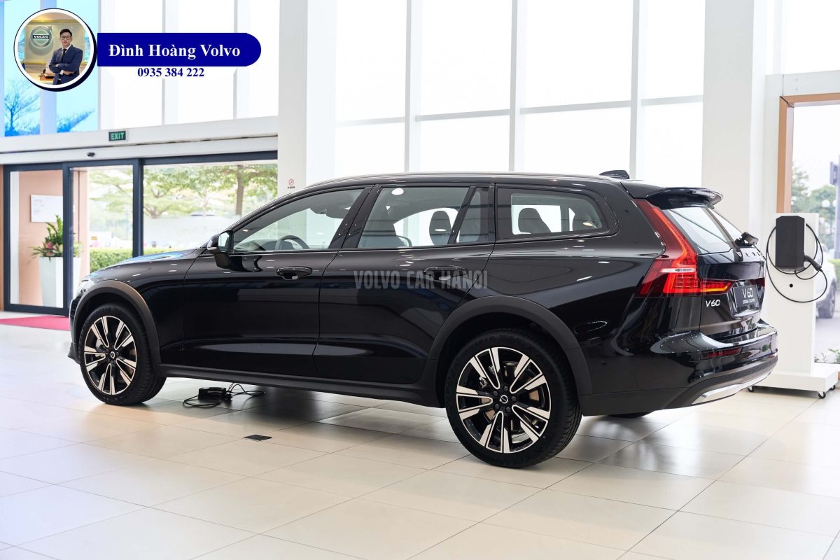 Hình ảnh thực tế chi tiết Volvo V60 B5 Ultimate 2023 Màu Đen Black Stone nội thất Nâu Maroon và Đen Charcoal - Đình Hoàng Vovo