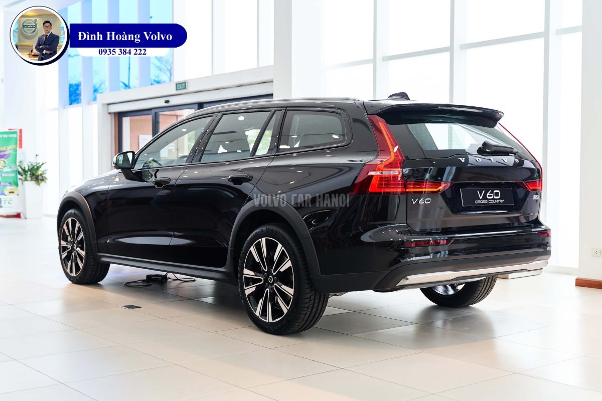 Hình ảnh thực tế chi tiết Volvo V60 B5 Ultimate 2023 Màu Đen Black Stone nội thất Nâu Maroon và Đen Charcoal - Đình Hoàng Vovo