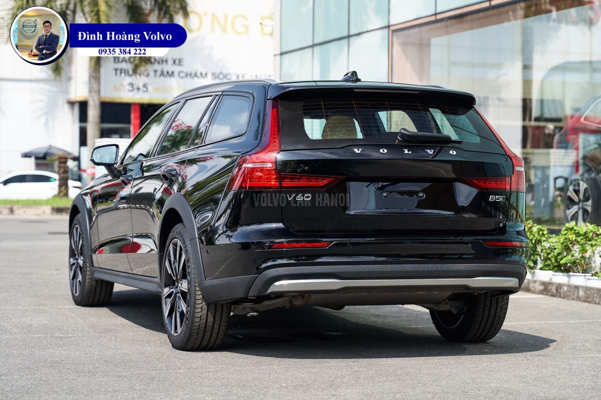 Hình ảnh thực tế chi tiết Volvo V60 B5 Ultimate 2023 Màu Đen Onyx Black nội thất Nâu Maroon và Đen Charcoal - Đình Hoàng Vovo