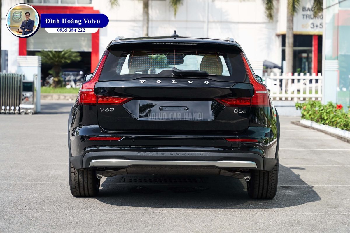 Hình ảnh thực tế chi tiết Volvo V60 B5 Ultimate 2023 Màu Đen Onyx Black nội thất Nâu Maroon và Đen Charcoal - Đình Hoàng Vovo