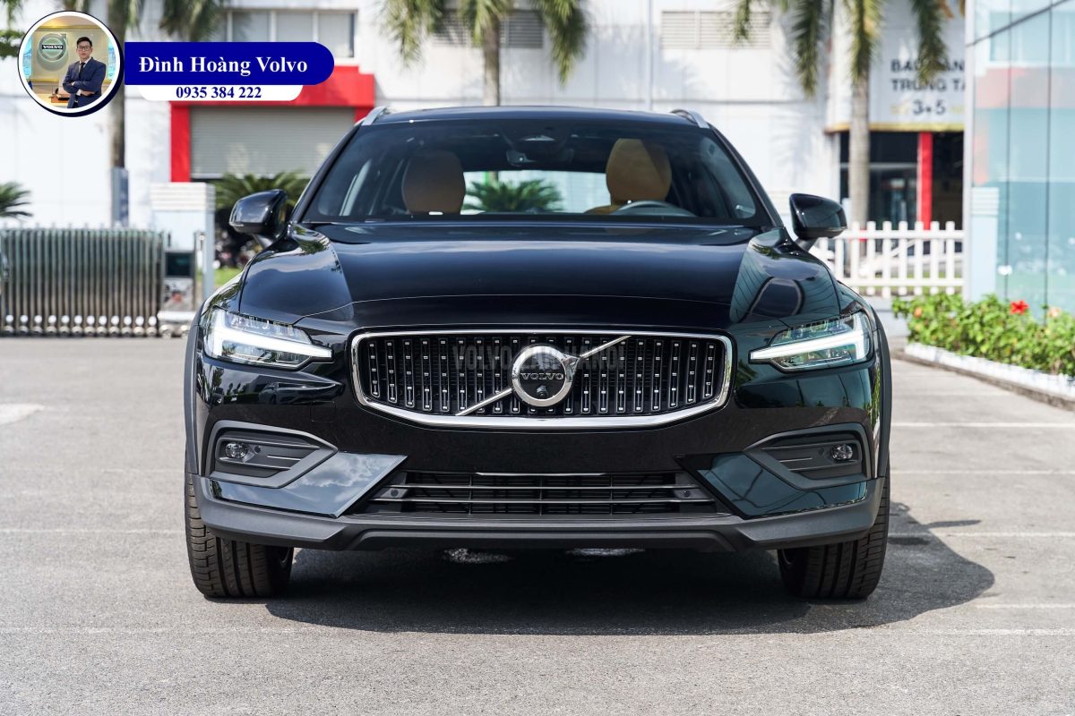 Hình ảnh thực tế chi tiết Volvo V60 B5 Ultimate 2023 Màu Đen Onyx Black nội thất Nâu Maroon và Đen Charcoal - Đình Hoàng Vovo