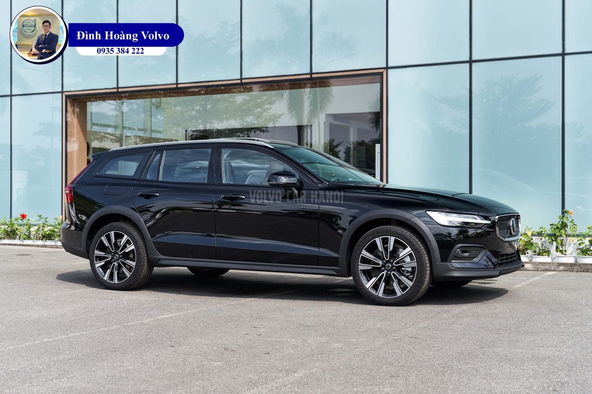 Hình ảnh thực tế chi tiết Volvo V60 B5 Ultimate 2023 Màu Đen Onyx Black nội thất Nâu Maroon và Đen Charcoal - Đình Hoàng Vovo