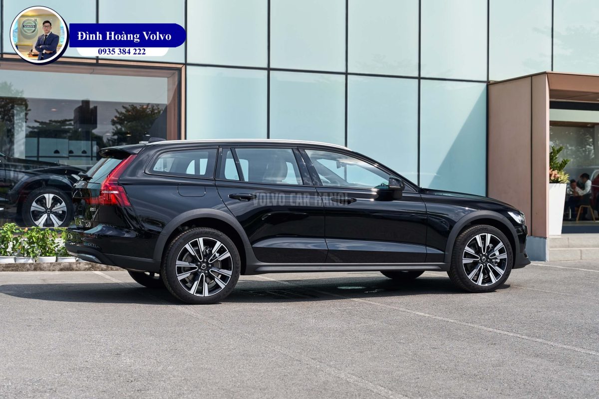 Hình ảnh thực tế chi tiết Volvo V60 B5 Ultimate 2023 Màu Đen Onyx Black nội thất Nâu Maroon và Đen Charcoal - Đình Hoàng Vovo