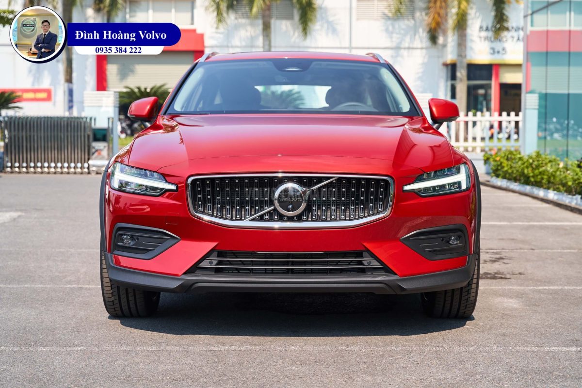 Hình ảnh thực tế chi tiết Volvo V60 B5 Ultimate 2023 Màu Đỏ Fusion Red nội thất Nâu Maroon và Đen Charcoal - Đình Hoàng Vovo 