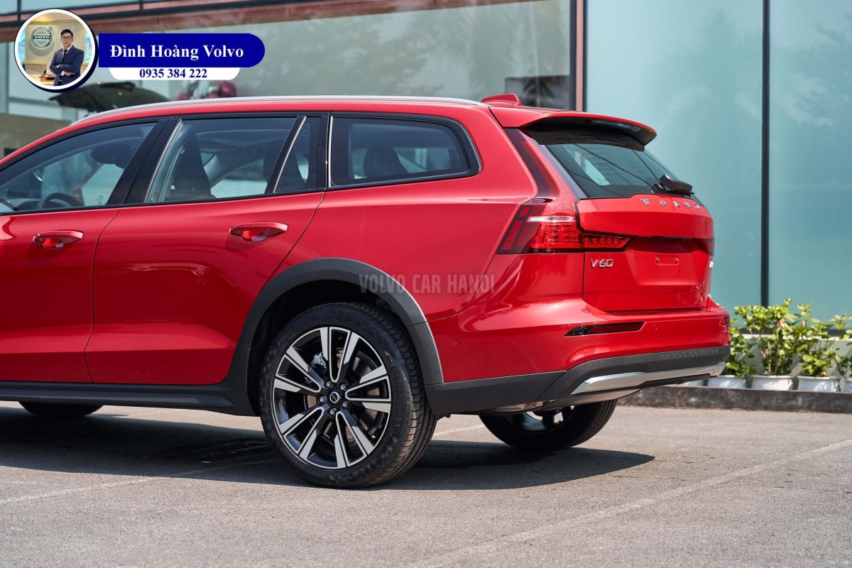 Hình ảnh thực tế chi tiết Volvo V60 B5 Ultimate 2023 Màu Đỏ Fusion Red nội thất Nâu Maroon và Đen Charcoal - Đình Hoàng Vovo 