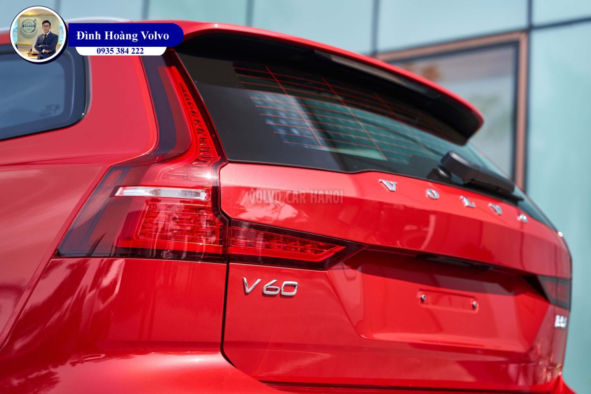 Hình ảnh thực tế chi tiết Volvo V60 B5 Ultimate 2023 Màu Đỏ Fusion Red nội thất Nâu Maroon và Đen Charcoal - Đình Hoàng Vovo 