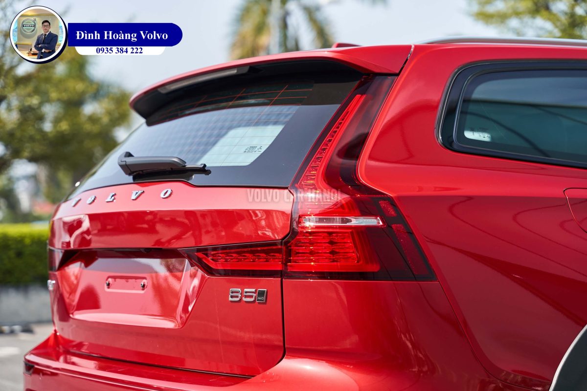 Hình ảnh thực tế chi tiết Volvo V60 B5 Ultimate 2023 Màu Đỏ Fusion Red nội thất Nâu Maroon và Đen Charcoal - Đình Hoàng Vovo 