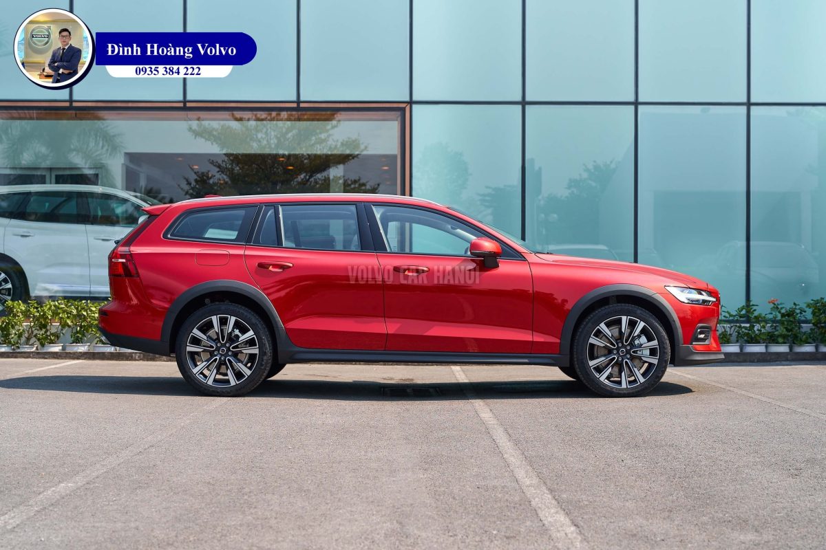 Hình ảnh thực tế chi tiết Volvo V60 B5 Ultimate 2023 Màu Đỏ Fusion Red nội thất Nâu Maroon và Đen Charcoal - Đình Hoàng Vovo 