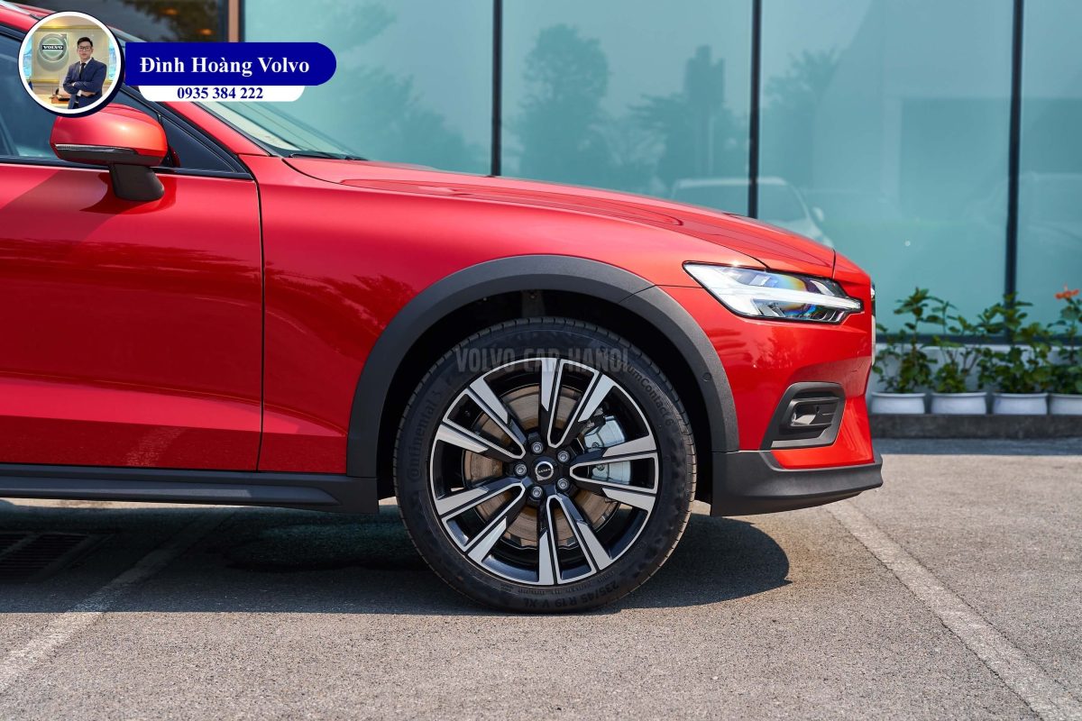 Hình ảnh thực tế chi tiết Volvo V60 B5 Ultimate 2023 Màu Đỏ Fusion Red nội thất Nâu Maroon và Đen Charcoal - Đình Hoàng Vovo 