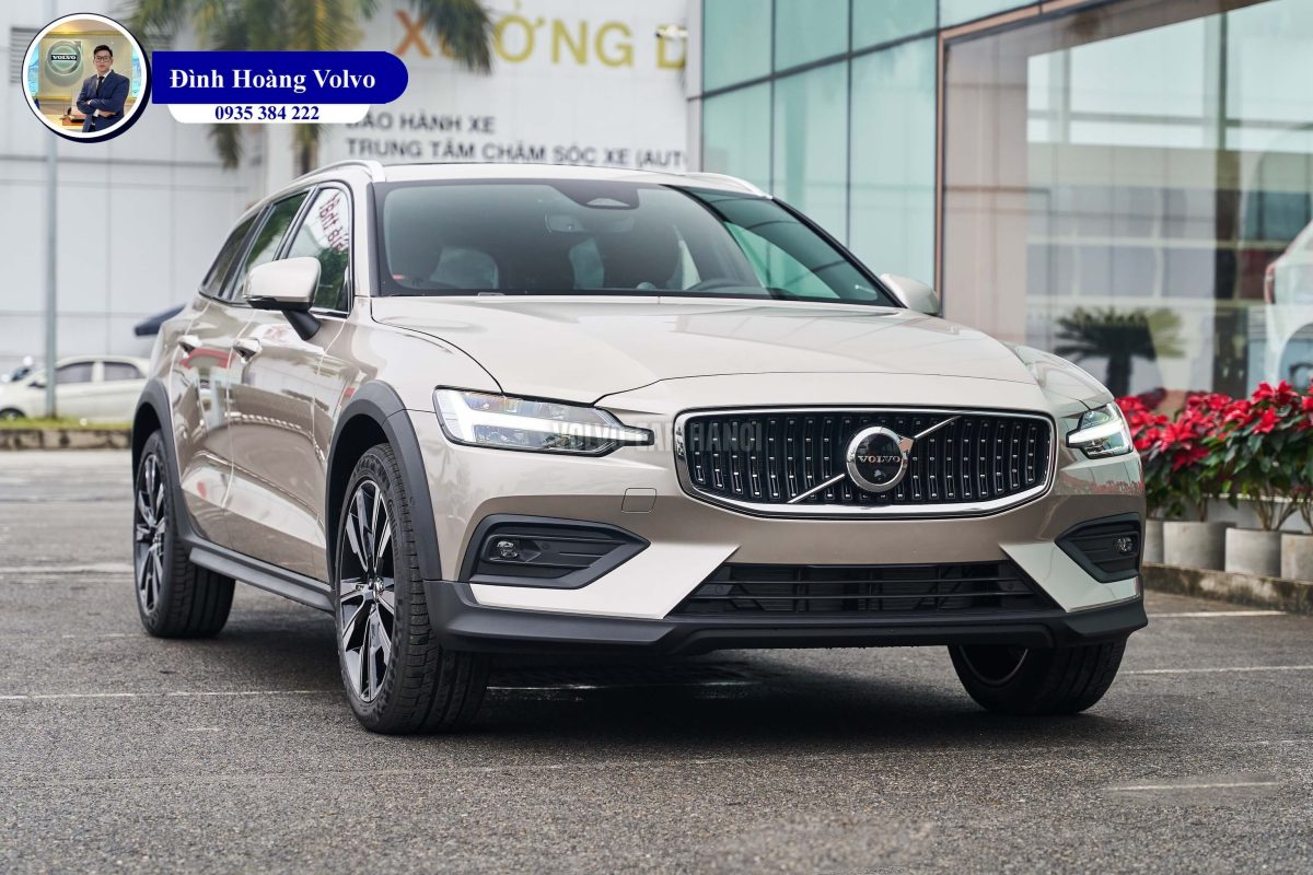 Hình ảnh thực tế chi tiết Volvo V60 B5 Ultimate 2023 Màu Vàng Đồng Bright Dusk nội thất Nâu Maroon và Đen Charcoal - Đình Hoàng Vovo