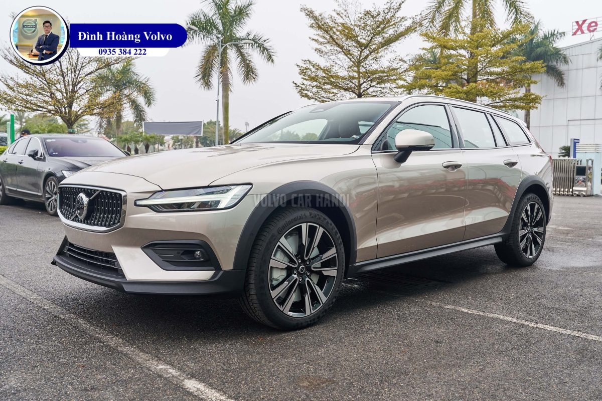 Hình ảnh thực tế chi tiết Volvo V60 B5 Ultimate 2023 Màu Vàng Đồng Bright Dusk nội thất Nâu Maroon và Đen Charcoal - Đình Hoàng Vovo