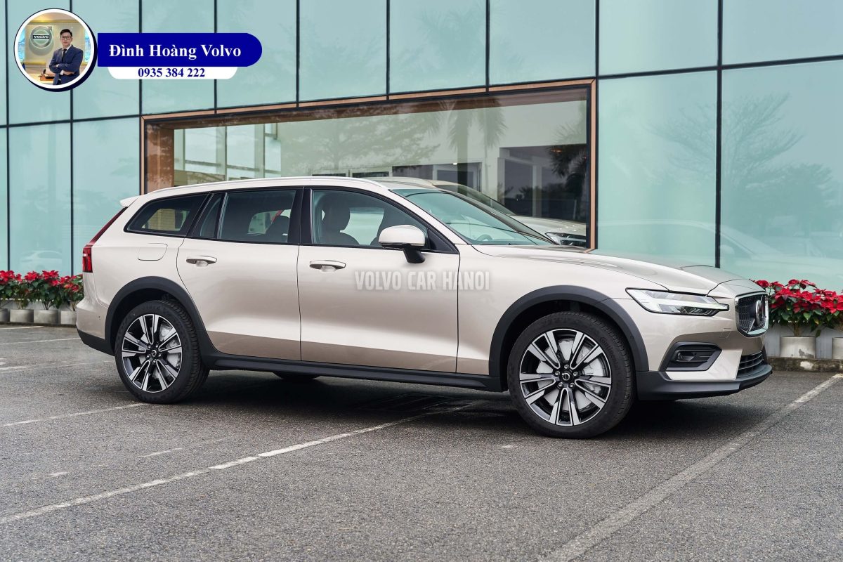 Hình ảnh thực tế chi tiết Volvo V60 B5 Ultimate 2023 Màu Vàng Đồng Bright Dusk nội thất Nâu Maroon và Đen Charcoal - Đình Hoàng Vovo