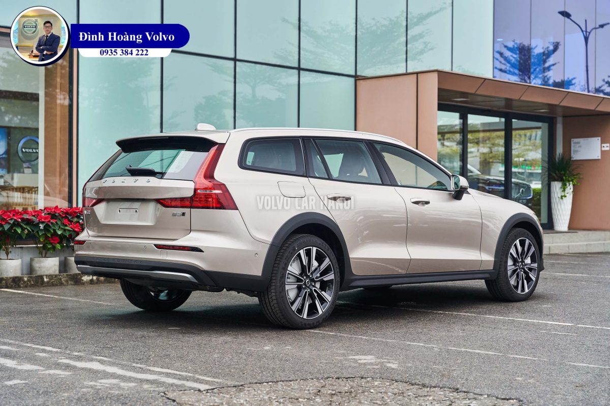 Hình ảnh thực tế chi tiết Volvo V60 B5 Ultimate 2023 Màu Vàng Đồng Bright Dusk nội thất Nâu Maroon và Đen Charcoal - Đình Hoàng Vovo