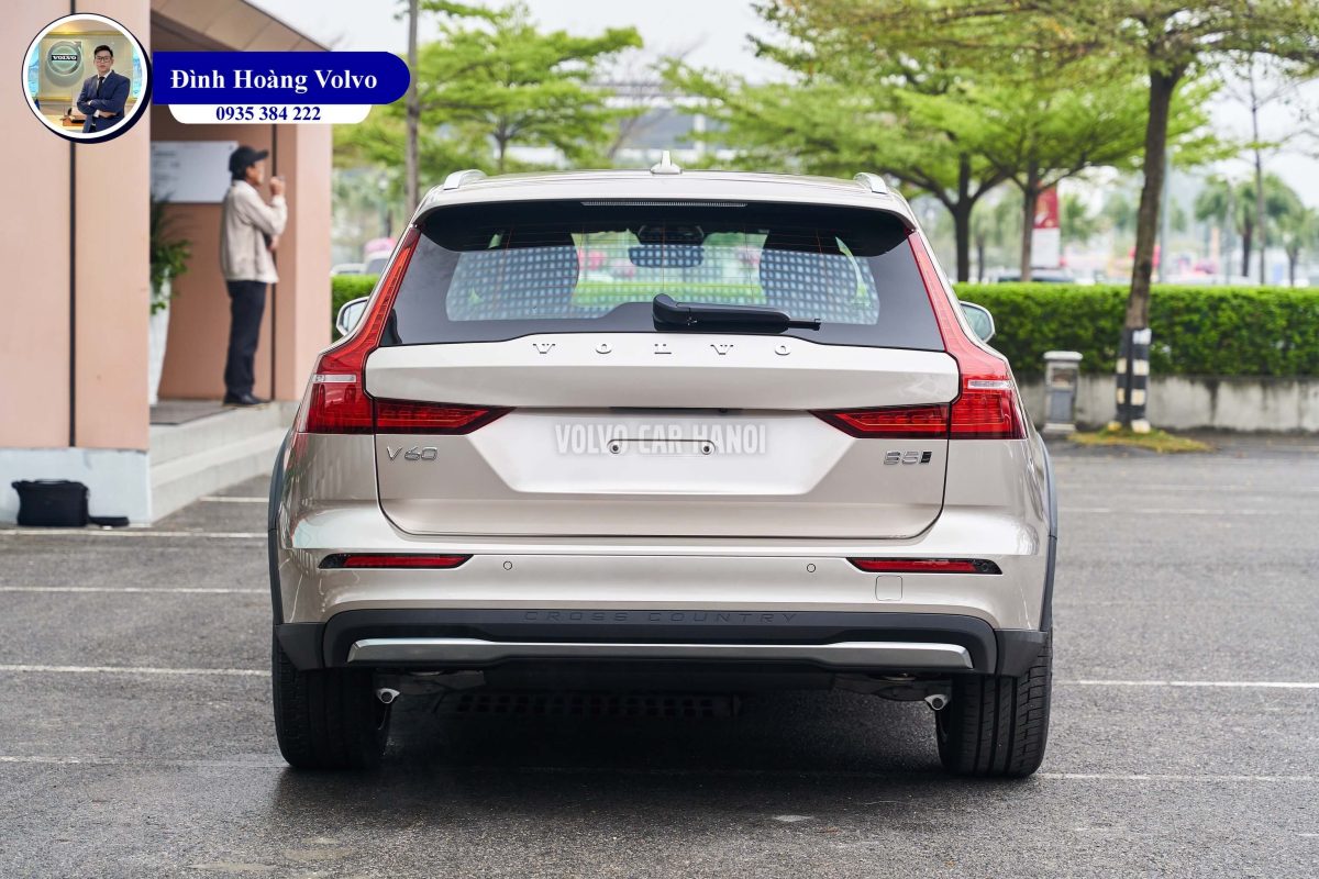 Hình ảnh thực tế chi tiết Volvo V60 B5 Ultimate 2023 Màu Vàng Đồng Bright Dusk nội thất Nâu Maroon và Đen Charcoal - Đình Hoàng Vovo