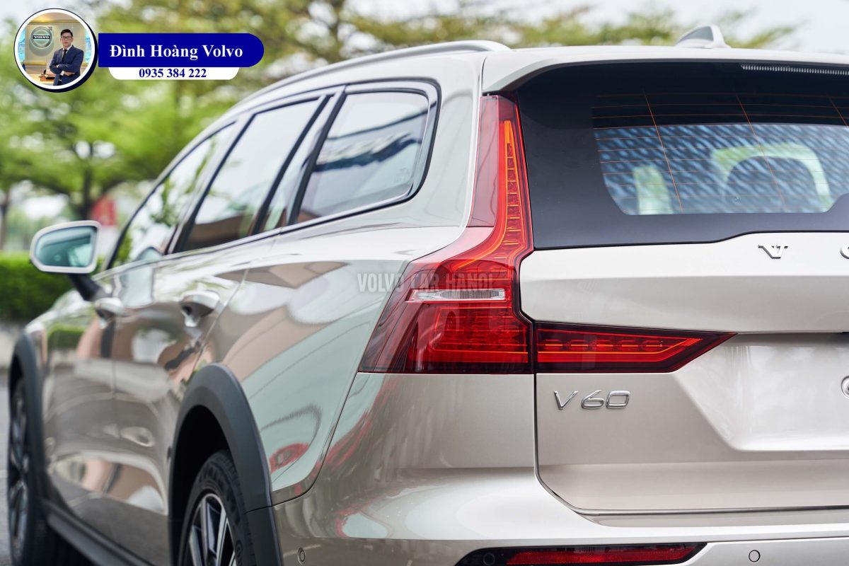 Hình ảnh thực tế chi tiết Volvo V60 B5 Ultimate 2023 Màu Vàng Đồng Bright Dusk nội thất Nâu Maroon và Đen Charcoal - Đình Hoàng Vovo