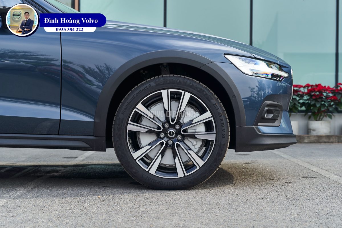 Hình ảnh thực tế chi tiết Volvo V60 B5 Ultimate 2023 Màu Xanh Denim Blue nội thất Nâu Maroon và Đen Charcoal - Đình Hoàng Vovo