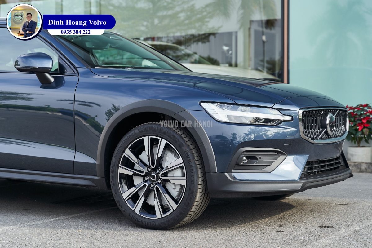 Hình ảnh thực tế chi tiết Volvo V60 B5 Ultimate 2023 Màu Xanh Denim Blue nội thất Nâu Maroon và Đen Charcoal - Đình Hoàng Vovo