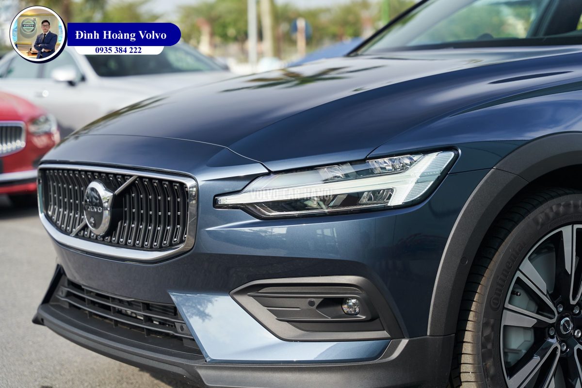Hình ảnh thực tế chi tiết Volvo V60 B5 Ultimate 2023 Màu Xanh Denim Blue nội thất Nâu Maroon và Đen Charcoal - Đình Hoàng Vovo