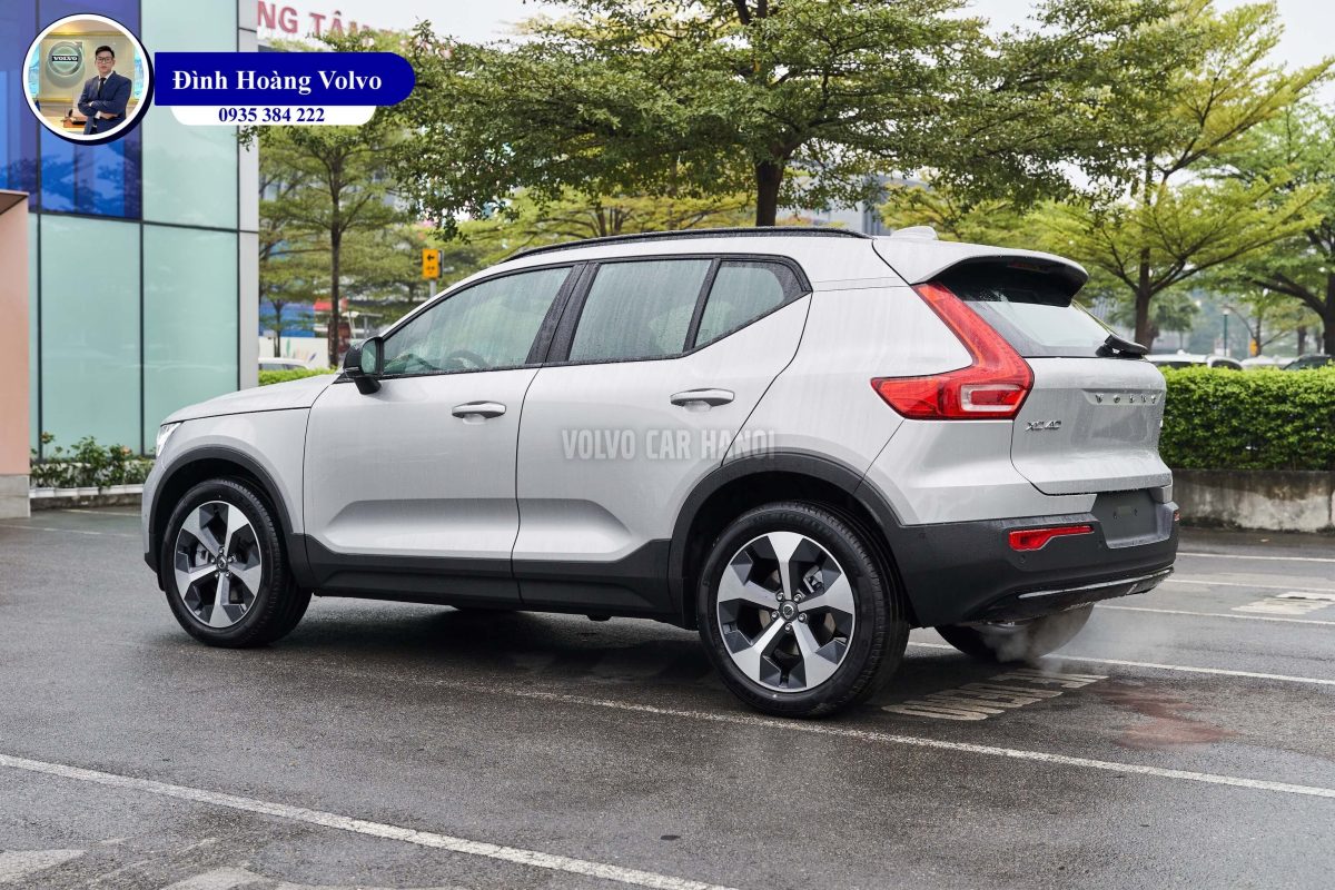 Hình ảnh thực tế chi tiết Volvo XC40 B5 Ultimate 2023 Màu Bạc Silver Dawn nội thất Đen Charcoal Leather - Đình Hoàng Volvo