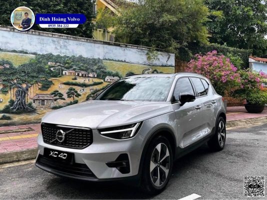 Hình ảnh thực tế chi tiết Volvo XC40 B5 Ultimate 2023 Màu Bạc Silver Dawn nội thất Đen Charcoal Leather - Đình Hoàng Volvo