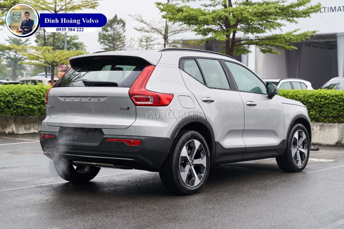 Hình ảnh thực tế chi tiết Volvo XC40 B5 Ultimate 2023 Màu Bạc Silver Dawn nội thất Đen Charcoal Leather - Đình Hoàng Volvo