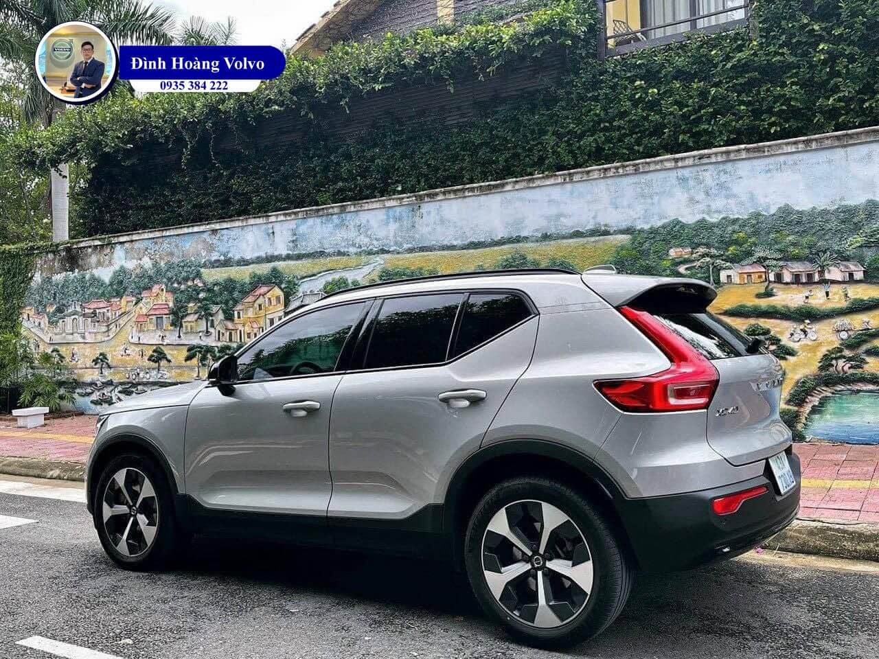 Hình ảnh thực tế chi tiết Volvo XC40 B5 Ultimate 2023 Màu Bạc Silver Dawn nội thất Đen Charcoal Leather - Đình Hoàng Volvo Hình ảnh thực tế chi tiết Volvo XC40 B5 Ultimate 2023 Màu Bạc Silver Dawn nội thất Đen Charcoal Leather - Đình Hoàng Volvo