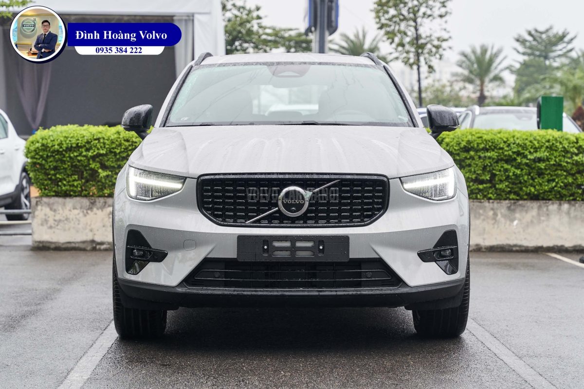 Hình ảnh thực tế chi tiết Volvo XC40 B5 Ultimate 2023 Màu Bạc Silver Dawn nội thất Đen Charcoal Leather - Đình Hoàng Volvo
