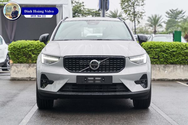 Hình ảnh thực tế chi tiết Volvo XC40 B5 Ultimate 2023 Màu Bạc Silver Dawn nội thất Đen Charcoal Leather - Đình Hoàng Volvo