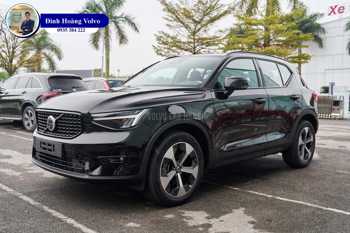 Hình ảnh thực tế chi tiết Volvo XC40 B5 Ultimate 2023 Màu Đen Black Stone nội thất Đen Charcoal Leather - Đình Hoàng Volvo