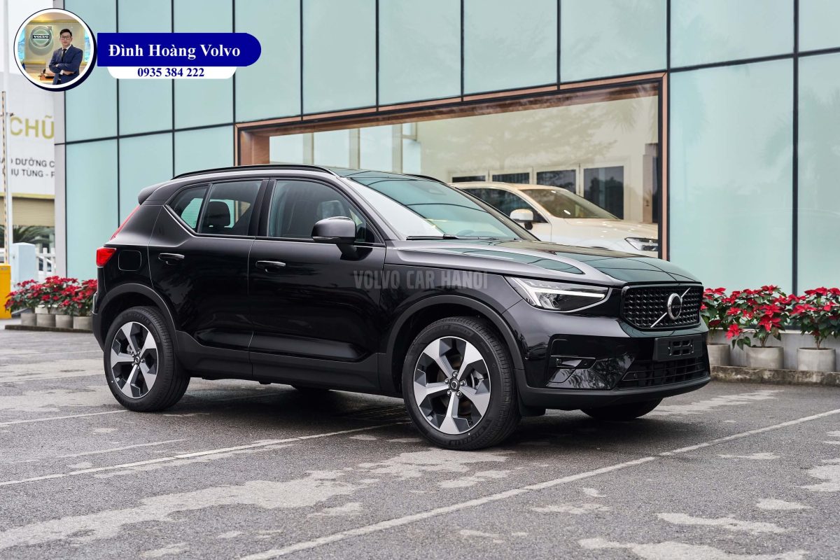 Hình ảnh thực tế chi tiết Volvo XC40 B5 Ultimate 2023 Màu Đen Black Stone nội thất Đen Charcoal Leather - Đình Hoàng Volvo