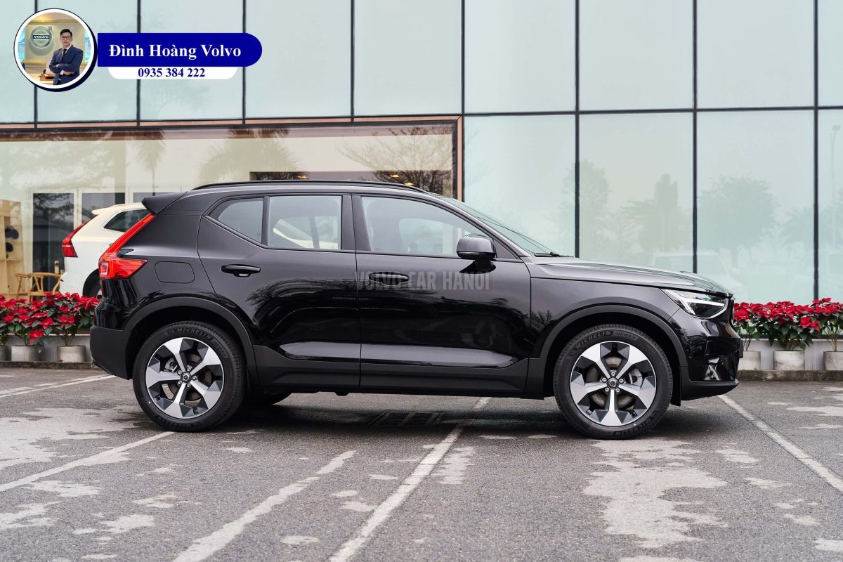 Hình ảnh thực tế chi tiết Volvo XC40 B5 Ultimate 2023 Màu Đen Black Stone nội thất Đen Charcoal Leather - Đình Hoàng Volvo